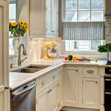 Transitional Kitchen Cabinets – Greenwich